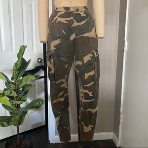 MISTRESS ROCKS ARMY CAMO PRINT CARGO PANTS